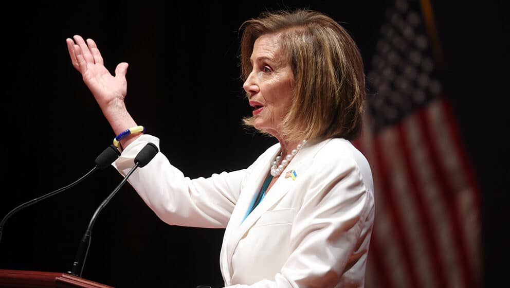 Izvori AP: Kuća Nensi Pelosi napadnuta je namerno 1