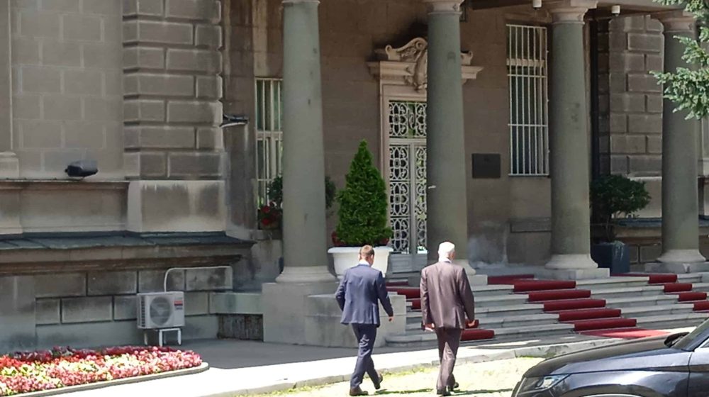 Doktrina "energične" besmislenosti: Konsultacije u Predsedništvu su uvod u brze izbore, njihovo odlaganje ili rekonstrukciju vlade? 1