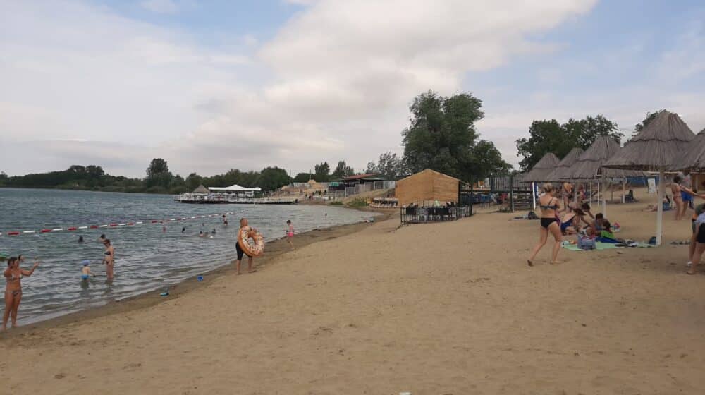 Uprkos peni i mrljama zrenjaninska Peskara je potpuno bezbedna za kupanje 1