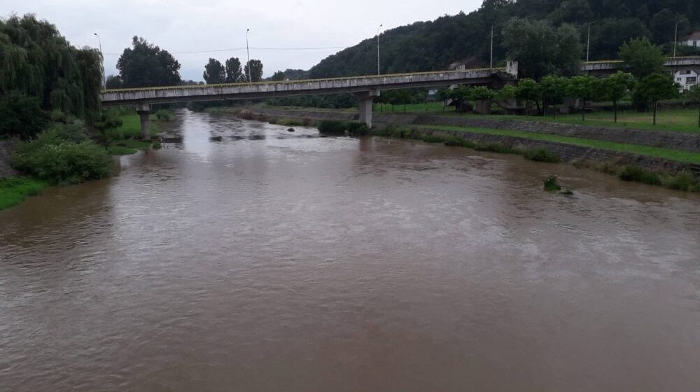 Osamnaestočasovni pljuskovi podigli nivo Južne Morave i pritoka za dvadeset centimetara 1