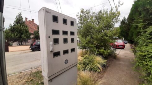 Zrenjaninci u Niškoj ulici, posle nestanka struje, ostali bez računara, televizora, frižidera i klima uređaja 4