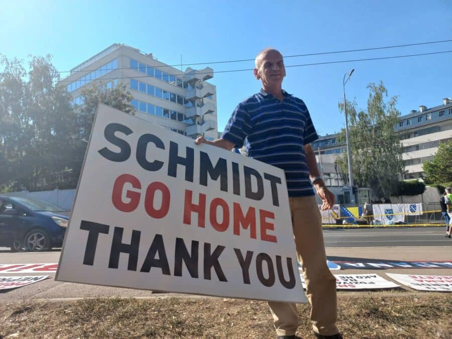 Nastavljen protest u Sarajevu: “Ne sam Šmite, ne bez građana BiH Šmite” 2 Nastavljen protest u Sarajevu: “Ne sam Šmite, ne bez građana BiH Šmite” 2
