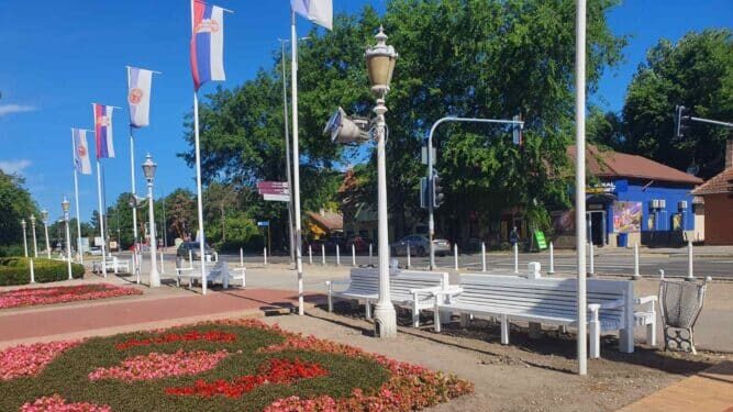 Nove stilske klupe i suncobrani na Paliću 1