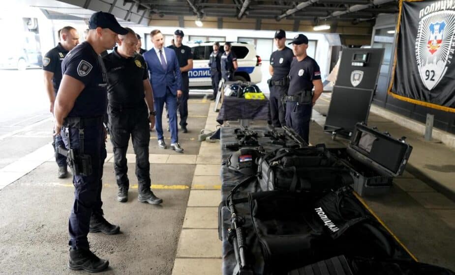 Interventna jedinica 92 dobila novu opremu, Vulin poručio da balističke prsluke moraju uvek da nose (FOTO) 1