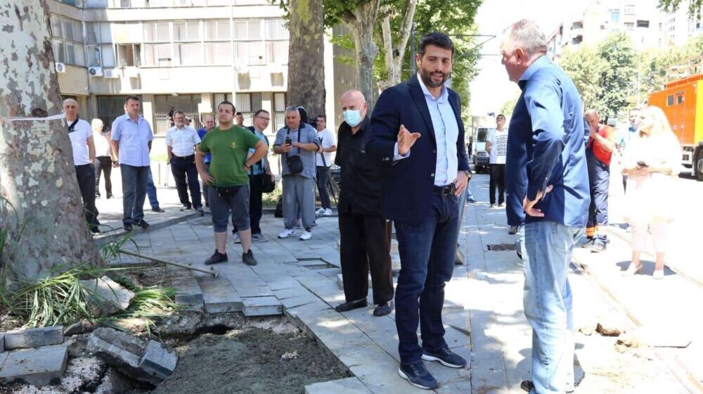 Šapić obišao mesto pucanja cevi: Odgovornost će morati da snosi nadležno javno komunalno preduzeće i izvođač radova 1