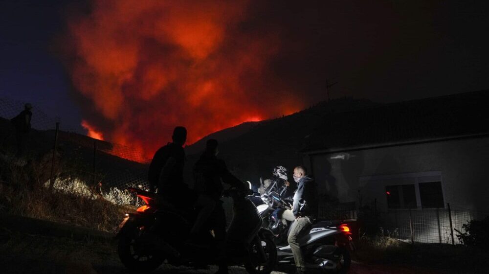 Nekoliko sela severno od Atine evakuisano zbog šumskog požara 1