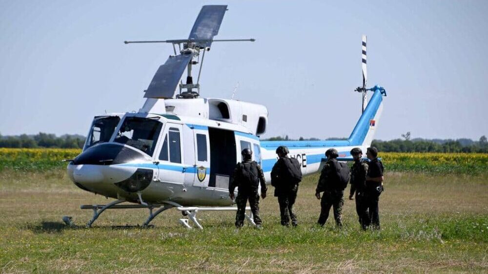 FOTO Ministar Vulin skočio sa 3.500 metara na padobranskoj obuci SAJ-a 6