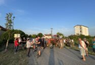 Protest u Krčedinu: Meštani bez vode, nadležni tvrde da ne bi bilo problema da građani "ne hlade lubenice" (FOTO) 6