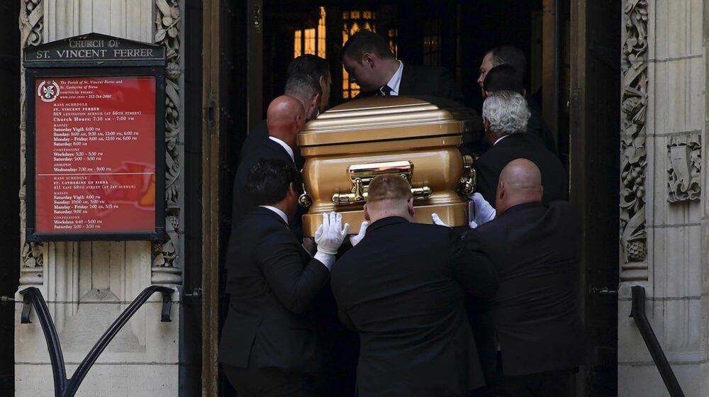Donald Tramp i porodica prisustvovali sahrani Ivane Tramp u Njujorku 1