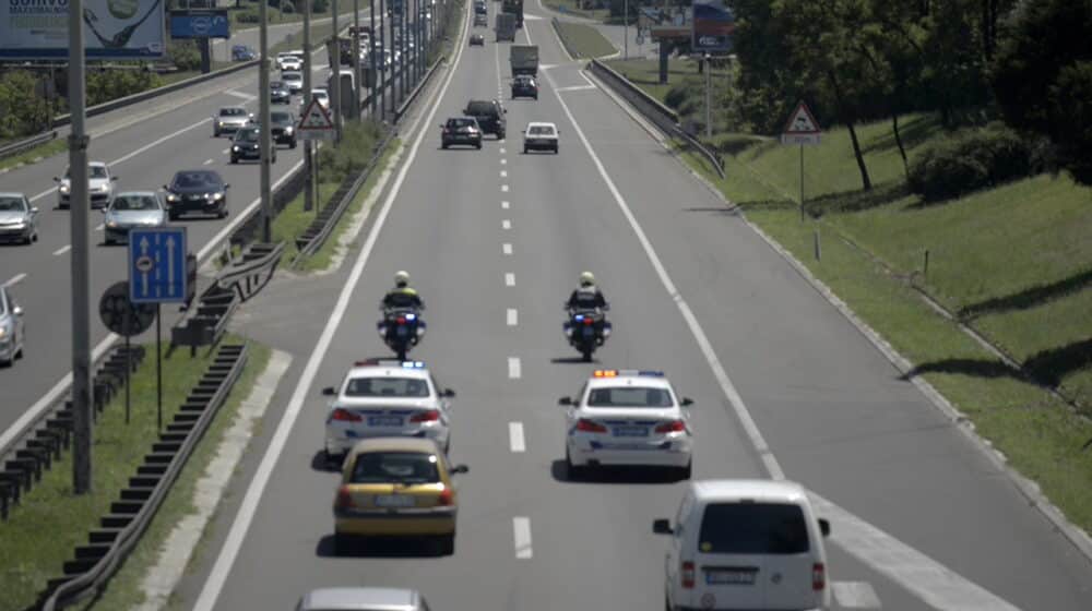 Jedna osoba poginula, 94 vozača isključena iz saobraćaja i 964 kazne: Buran vikend na novosadskim putevima 1