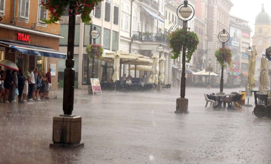 Promena vremena u Hrvatskoj, u Rijeci padao grad 1