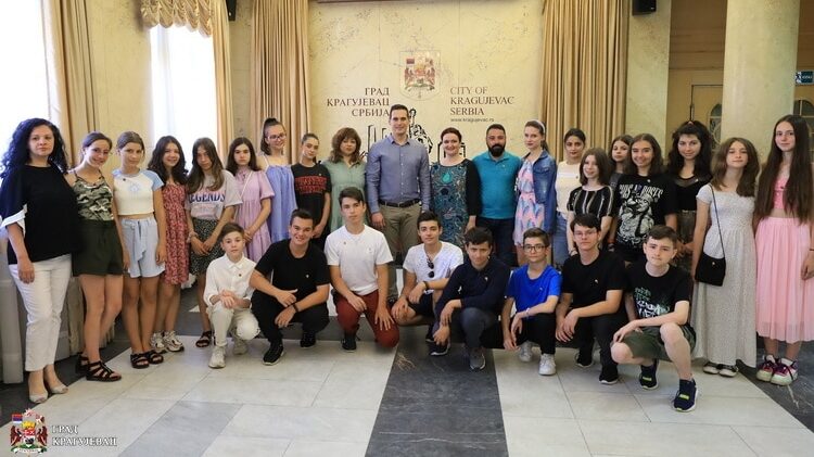 Učenici iz pobratimskog grada Piteštija borave u Kragujevcu 1