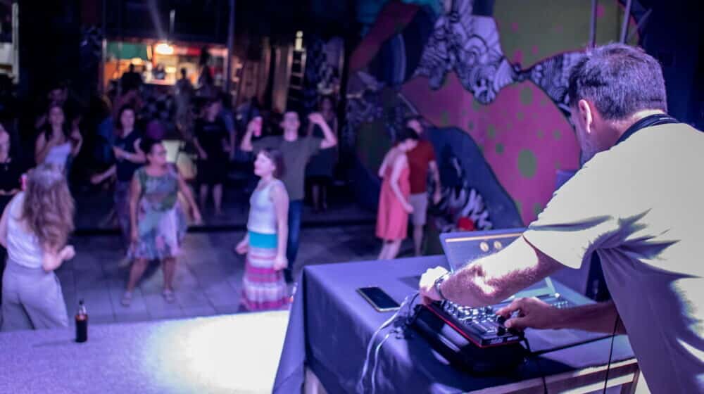 Disko groznica kragujevačke večeri: Igrali su svi u Domu omladine 1