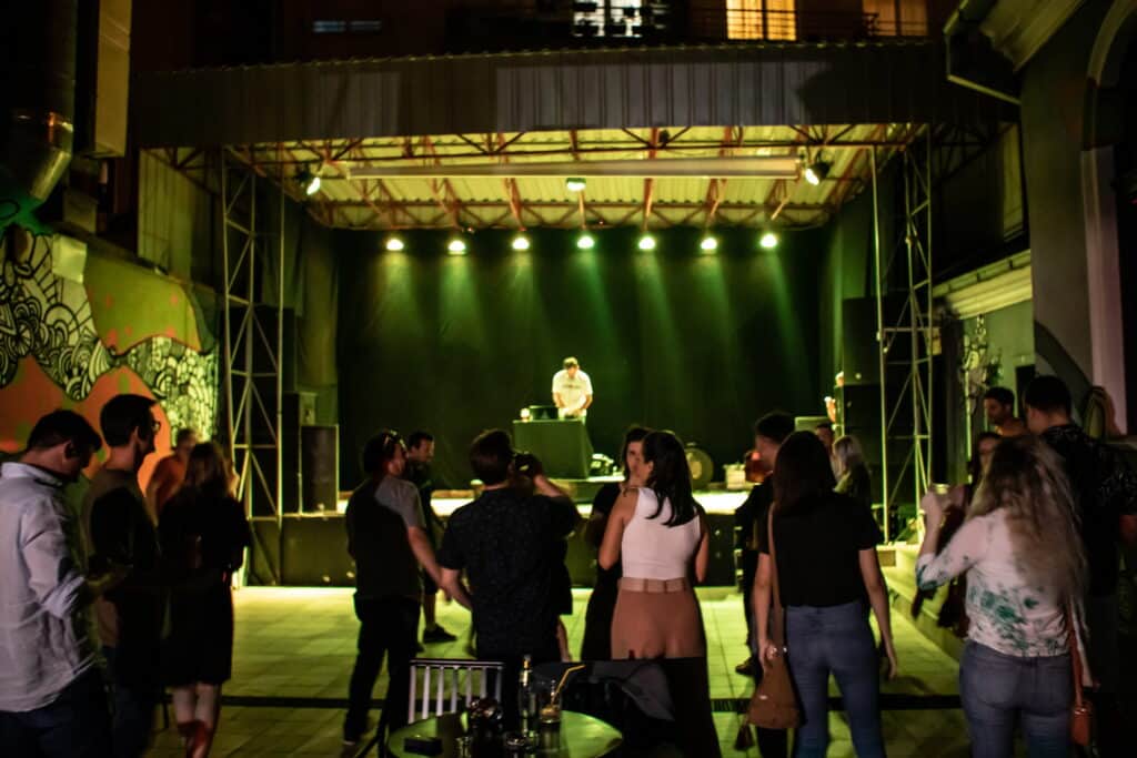 Disko groznica kragujevačke večeri: Igrali su svi u Domu omladine 2