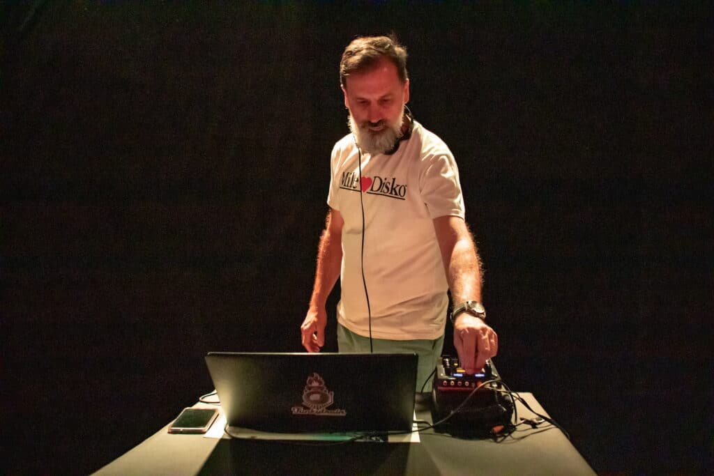 Disko groznica kragujevačke večeri: Igrali su svi u Domu omladine 3