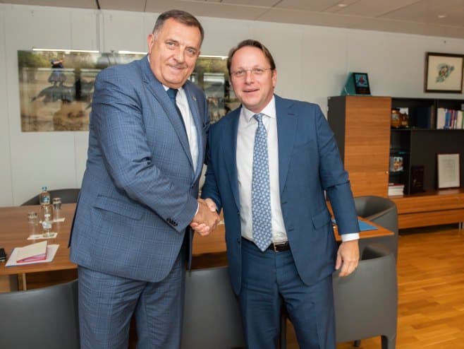 Dodik tvrdi da je odluka Ustavnog suda nesutavna, Borenović ga čika da otvori agenciju za lekove 1