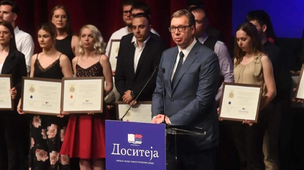 Vučić na dodeli stipendije Dositeja: Država i društvo moraju da računaju na najbolje 1