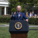 Bajden rešen da nastavi borbu protiv nasilja vatrenim oružjem u SAD 7