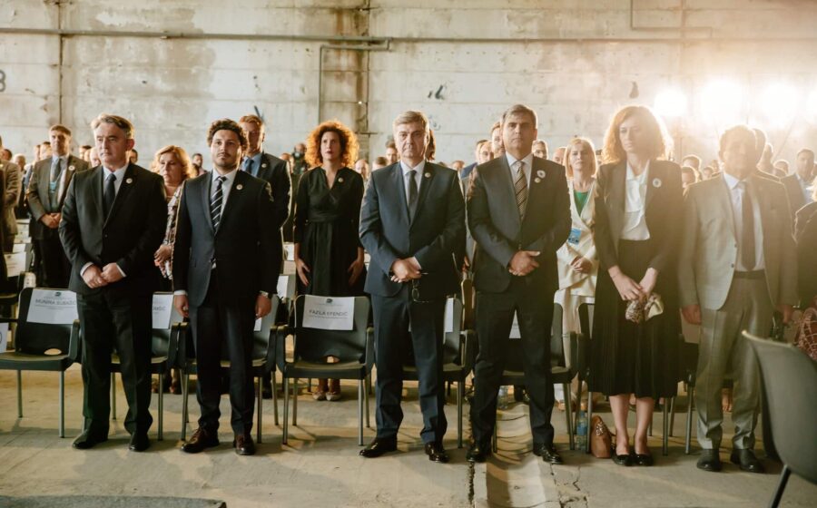 Abazović: Genocid nisu počinile vojske, nego politike zla, smrti i prevara, na Balkanu i dalje živi duh mržnje i razdora 1