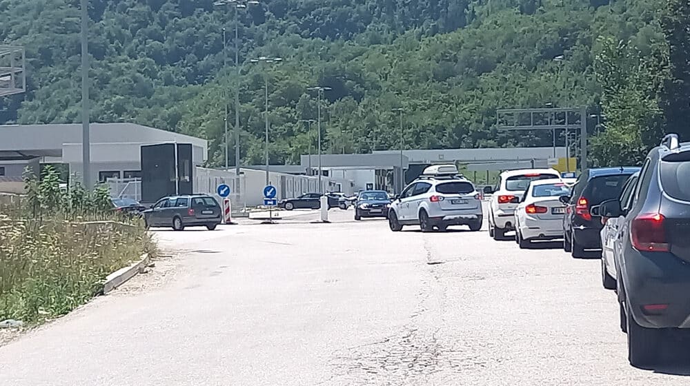 Na ulazak u Crnu Goru čeka se duže od jednog sata 1
