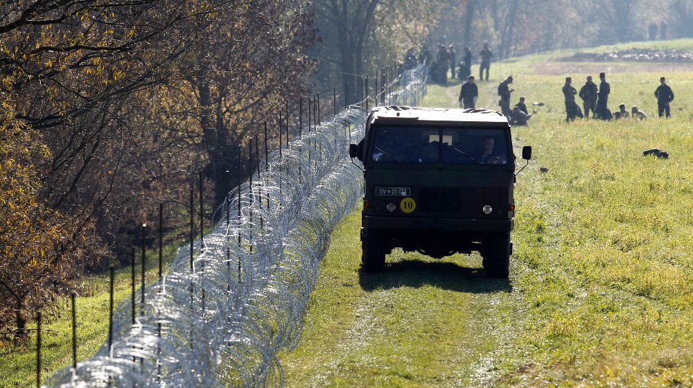 Slovenačka vojska uklanja ogradu od bodljikave žice i betona na granici sa Hrvatskom 1