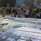Održan protest zbog postavljanja spomenika "nevinim žrtvama 1944/45", građani poručili: "Ovo neće proći" 9