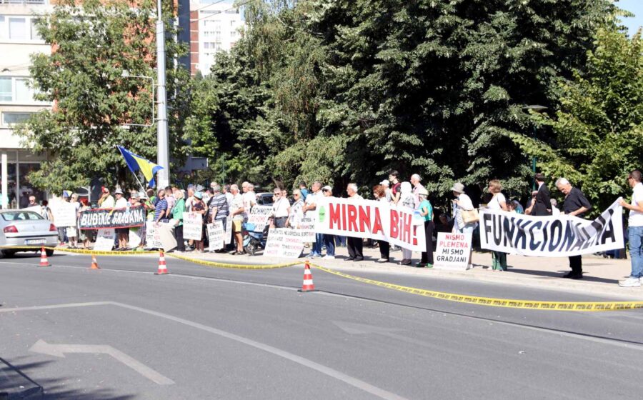 Nastavljen protest u Sarajevu: “Ne sam Šmite, ne bez građana BiH Šmite” 1