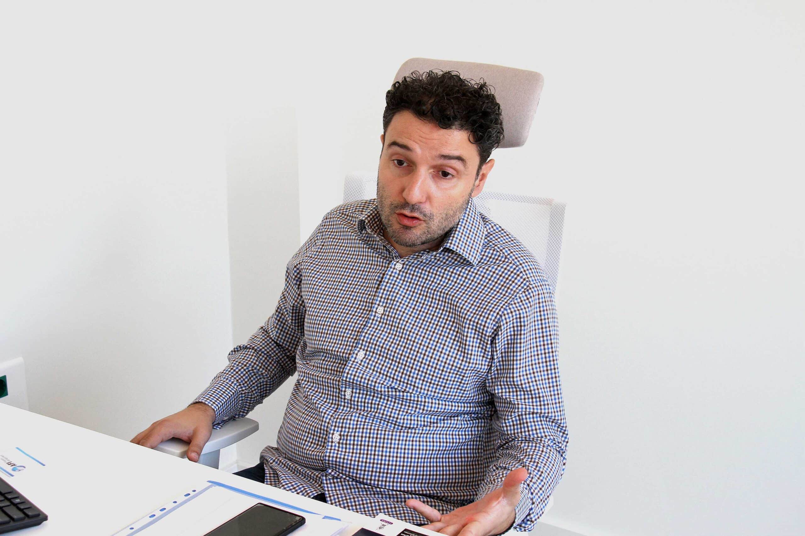 "Nisam samo Dritanov brat, a Milica nije samo Anina partnerka": Džihan Abazović pokazao novinarima svoju bolnicu (FOTO) 2 "Nisam samo Dritanov brat, a Milica nije samo Anina partnerka": Džihan Abazović pokazao novinarima svoju bolnicu (FOTO) 14