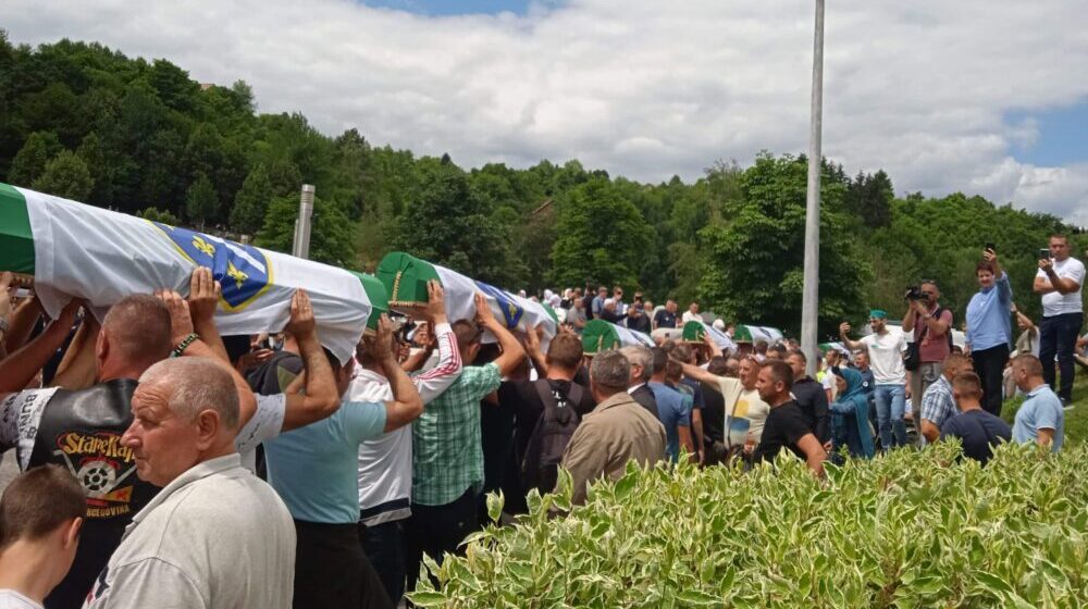 Završeno obeležavanje 27. godišnjice genocida u Srebrenici: Sahranjeno 50 žrtava 1