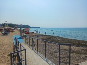 Nea Kalikratija Letovalište dostupno za sve: Kako izgleda plaža prilagođena osobama sa invaliditetom (FOTO) 10