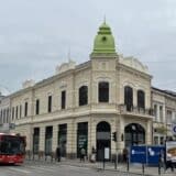 Gradonačelnik Kragujevca nezadovoljan novom fasadom na zgradi Prosvete: Iznerviran otišao kući odbivši da proglasi radove završenim 5