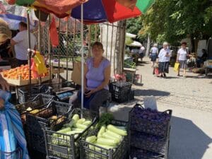 Kragujevačka Tržnica kao "zidanje Skadra na Bojani": Očajni prodavci tezge zamenili trotoarom, kupci još očajniji 3