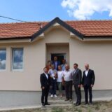 Uručeni ključevi nove kuće za porodicu Vukojević iz Leposavskog Polja 1