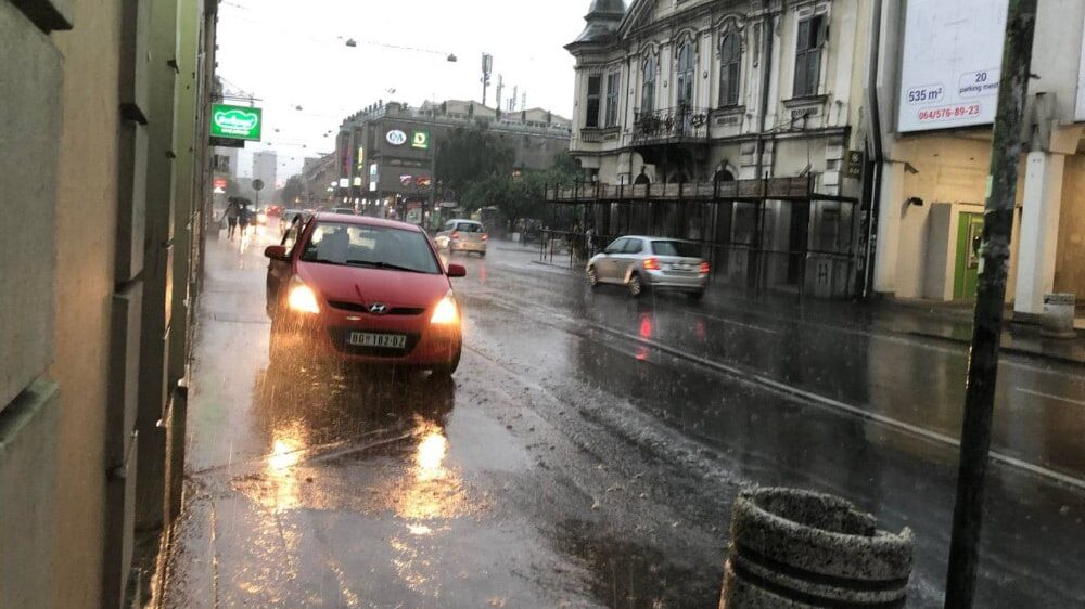 Nevreme širom Srbije, u Beogradu temperatura pala za 15 stepeni (VIDEO, FOTO) 2
