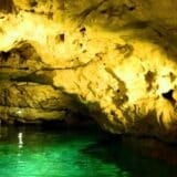 Pećinsko jezero u kojem je voda dovoljno topla za kupanje i gde se može voziti čamcem 15