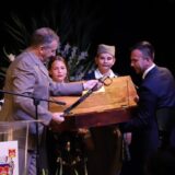 Predsedniku Vučiću Mionica dodelila unikatnu repliku Mišićeve sablje 2