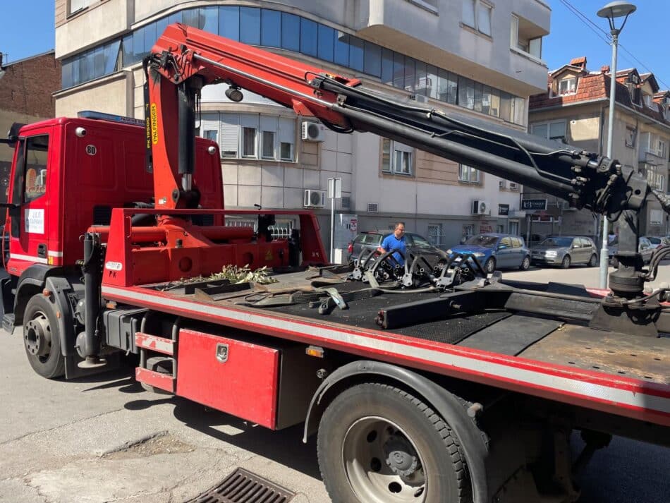"Parking servis u Nišu nema boju za saobraćajnice, ali zato punom parom radi na stranačkim banerima": Preduzeće negira zloupotrebe, POSK proverava krivičnu prijavu 6