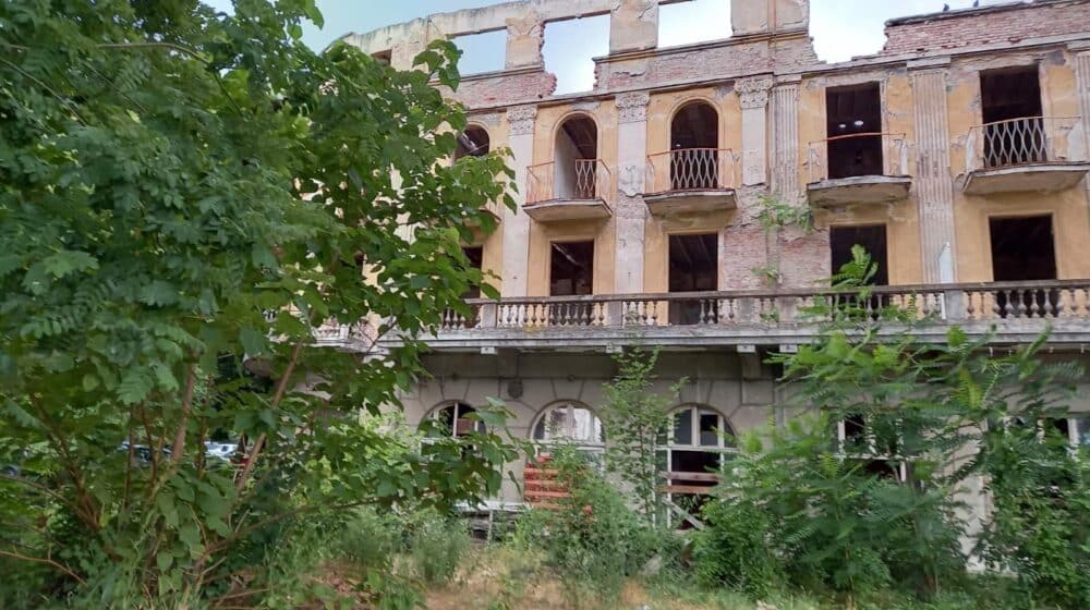 Vaučeri za letovanje lansirali Nišku Banju na mapu turističkih destinacija: Tamo ne radi nijedan hotel, a 1.353 turista smestiće se u privatnim kućama 1