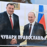 Provokacije uoči obeležavanja 27. godišnjice genocida: Dodik i Putin “čuvari pravoslavlja” u Srebrenici, "Ne volim te Alija" u Bratuncu 14