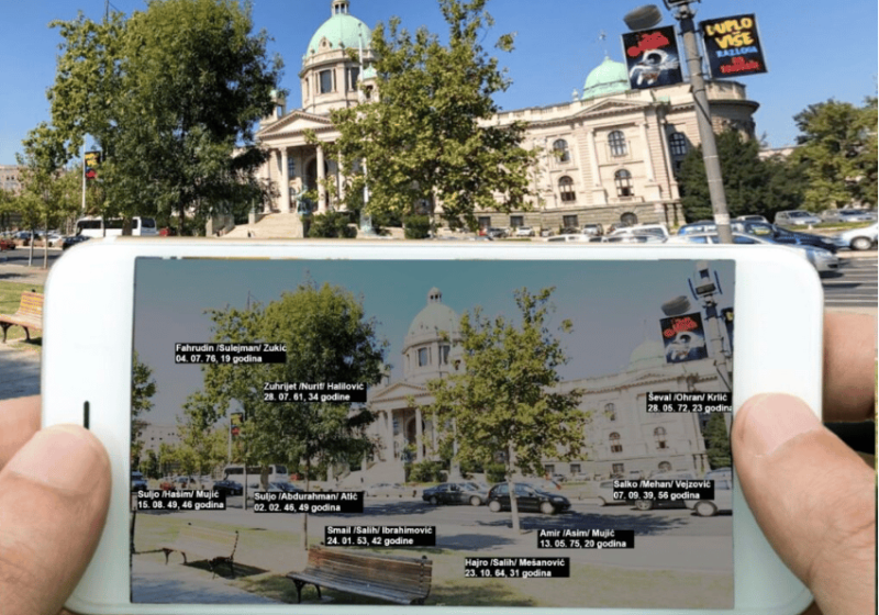 YIHR, NDNV i ZFD: Imena žrtava genocida u Srebrenici na zgradi Skupštine Srbije u digitalnom formatu 1