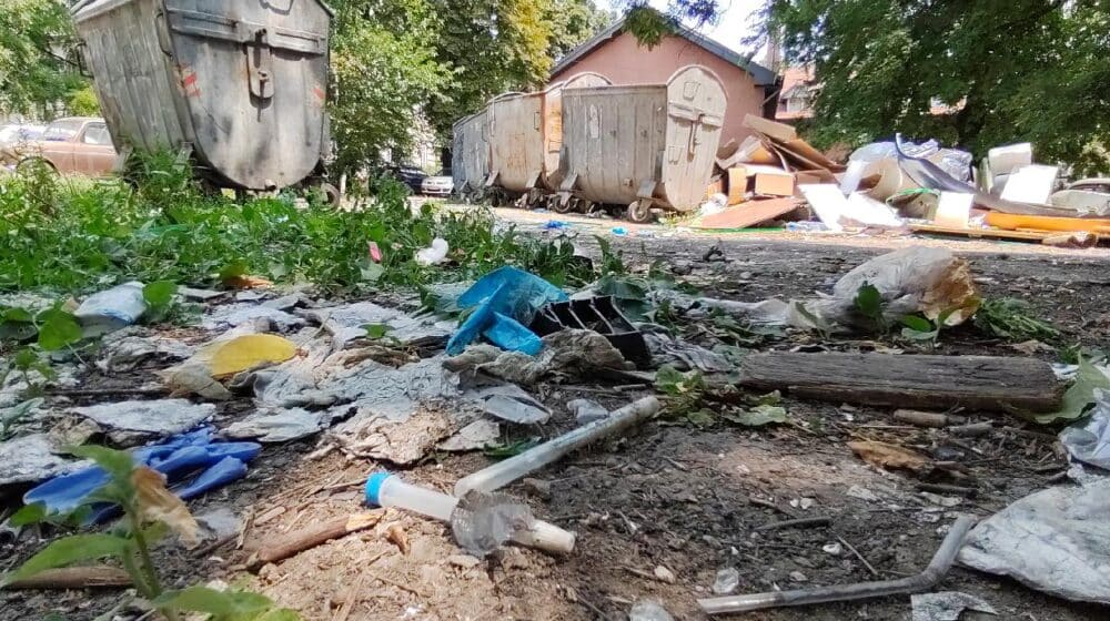 U okolini Stomatološkog i Medicinskog fakulteta rasut opasan medicinski otpad 1