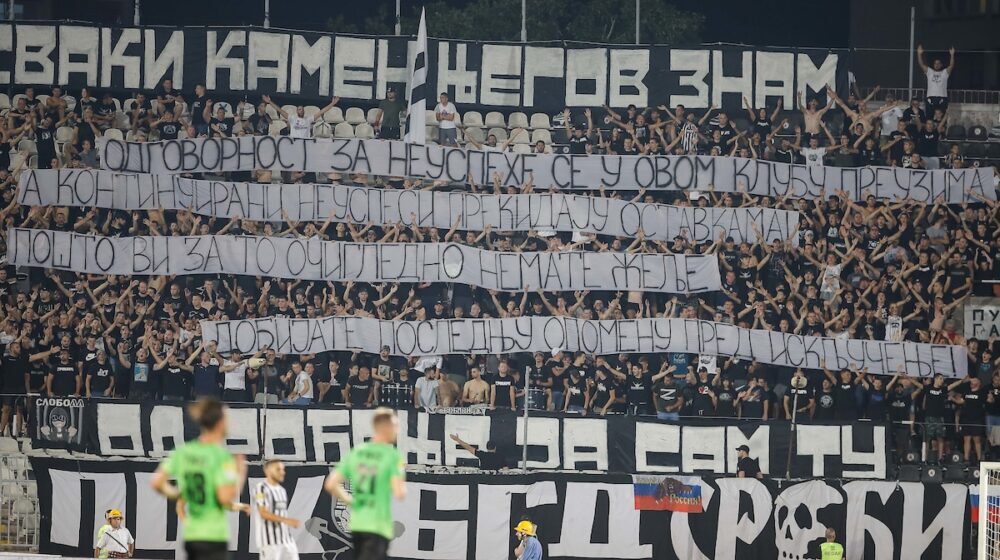 Na stadionu Partizana napadnut mladić koji je nosio majicu sa natpisom „Vučiću, p...“ 1