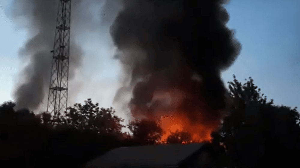 Lokalizovan požar u Rakovici: Zapalili se vagoni, stanari obližnjih kuća evakuisani 1
