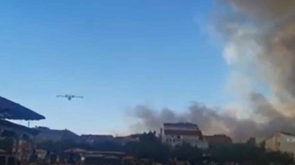 Požar u Dalmaciji pod kontrolom, na terenu vatrogasci i kanaderi, oko 20 kuća izgorelo 1