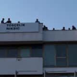 Radnici nikšićke železare protestovali na krovu, Abazović ih obišao rano jutros (VIDEO) 9