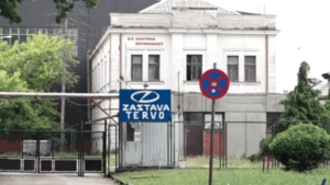 Sindikalna organizacija ASNS fabrike terenskih vozila "Zastava TERVO" je za četvrtak, 6. novembar, najavila štrajk upozorenja zbog malih plata i jer se radnici na određeno vreme ni posle isteka roka od dve godine ne zapošljavaju na neodređeno vreme.