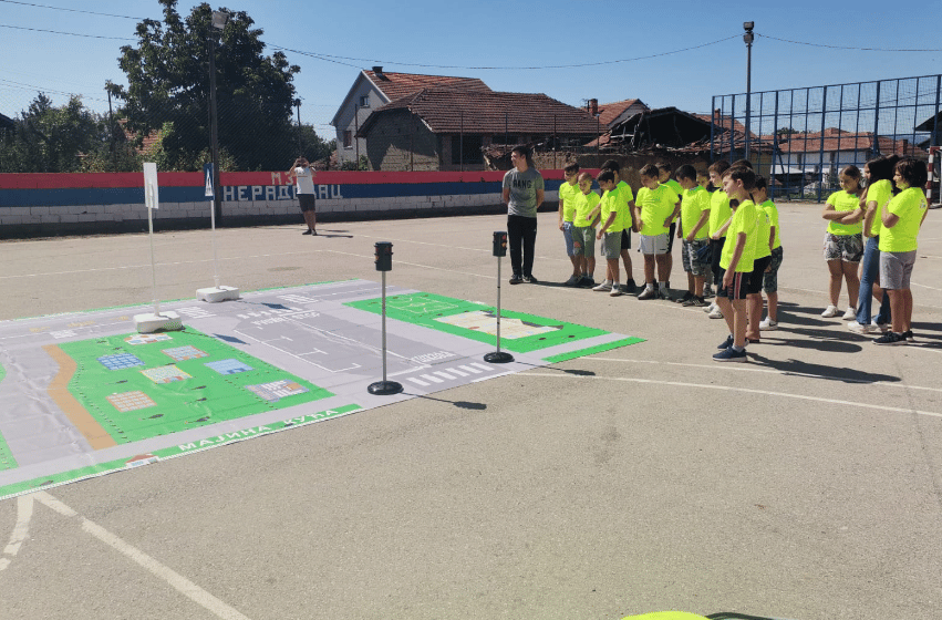 U Neradovcu kod Vranja održane tribine o bezbednosti u saobraćaju 1