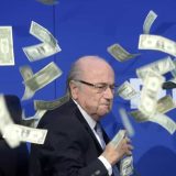 Sep Blater oštro kritikuje čelnike FIFA: "Sada je na navijačima, igračima i nacionalnim savezima..." 2