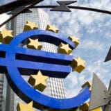 Simbol Evropske centralne banke, skulptura evra se prodaje 9