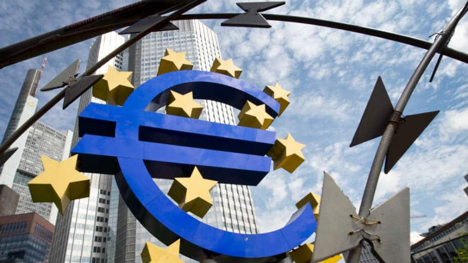 Simbol Evropske centralne banke, skulptura evra se prodaje